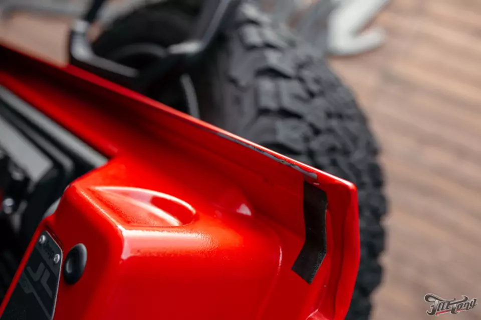Кузовной ремонт яркого Jeep Wrangler